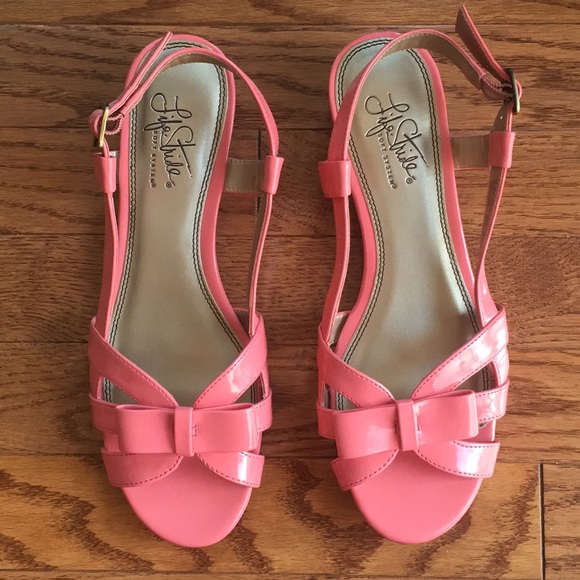 Life Stride Shoes - NWOT Life Stride Peeptoe Sandals in Pink!